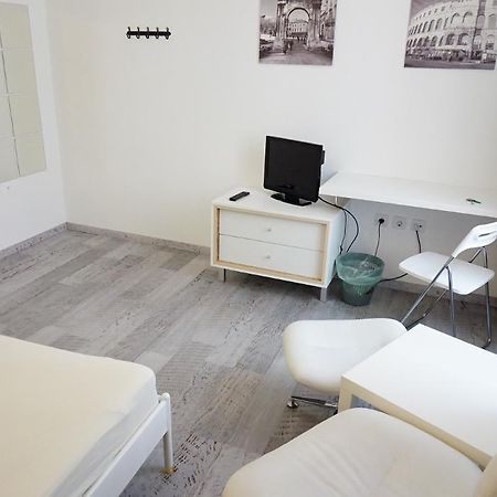 Hostel Ljiljana พูลา ภายนอก รูปภาพ