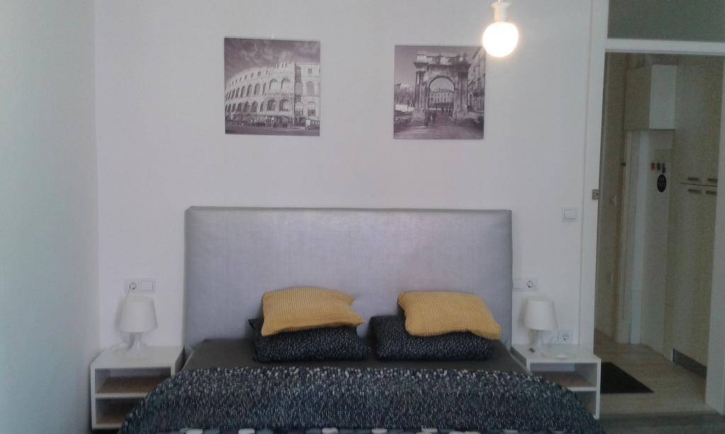 Hostel Ljiljana พูลา ภายนอก รูปภาพ