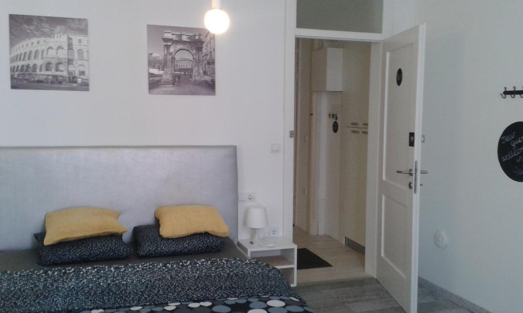 Hostel Ljiljana พูลา ภายนอก รูปภาพ